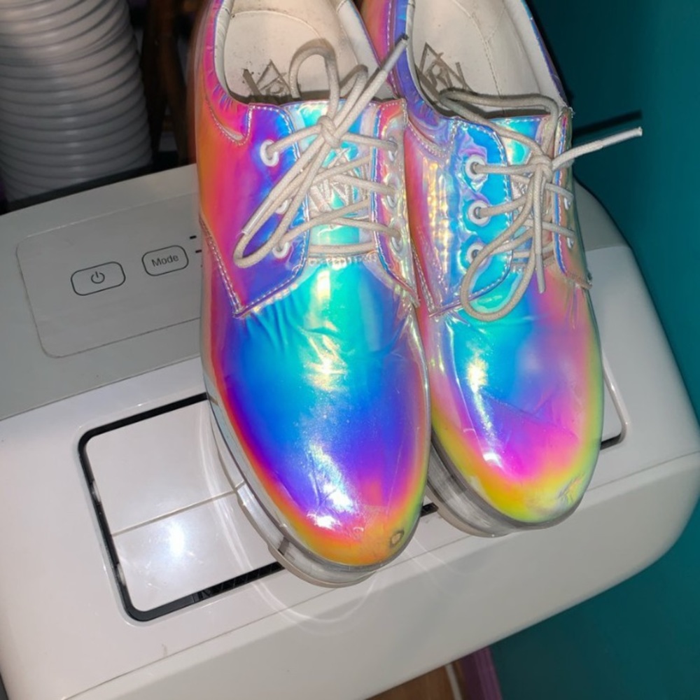 YRU SEE THROUGH HOLOGRAPHIC PLATFORMS